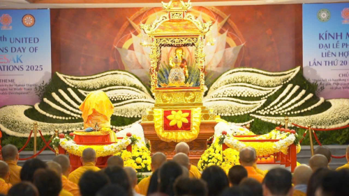 Yên Tử Đón Lượng Khách Kỷ Lục Tham Dự Lễ Chiêm Bái Xá Lợi Đức Phật Thích Ca Mâu Ni. (Internet)
