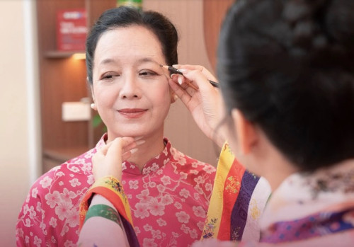 Nghệ sĩ và quảng cáo chân mày phong thủy - một dấu hiệu!