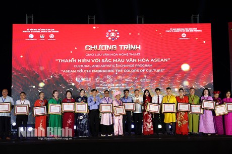 Viện Nghiên cứu Bảo tồn và Phát triển văn hóa Đông Nam Á đồng hành cùng "Thanh niên với Sắc màu Văn hóa ASEAN"