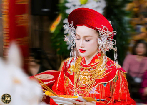 Đồng Thầy Nguyễn Thúy Hằng - Người Gìn Giữ Nét Đẹp Tín Ngưỡng Đạo Mẫu