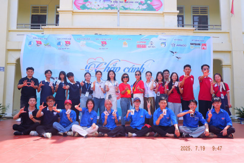 NHỮNG BƯỚC CHÂN KHÔNG NGẠI NẮNG GIÓ