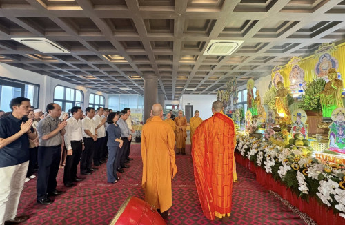 Đại Lễ Cầu Siêu Tưởng Niệm 39 Nạn Nhân Vụ Lật Tàu Vịnh Xanh 58 Tại Vịnh Hạ Long. (Ảnh: Báo Hạ Long)