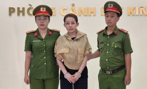 DJ Ngân 98 bị bắt vì sản xuất và bán thuốc giảm cân giả chứa chất cấm