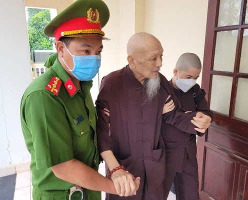 "Thầy ông nội" Lê Tùng Vân Lĩnh Án 3 Năm Tù Vì Tội Loạn Luân. (Ảnh internet)