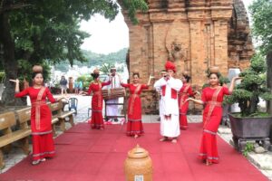 Rộn ràng tiếng kèn Saranai đón Katê trên những bản làng Chăm