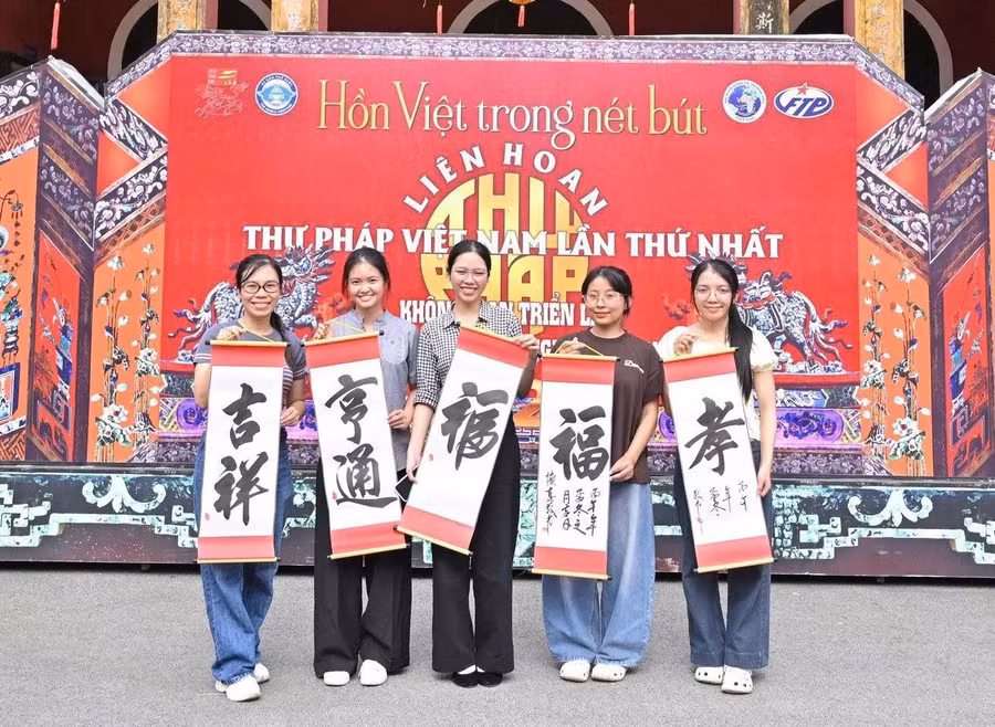 Liên hoan Thư pháp Việt Nam: Lan tỏa hồn Việt qua từng nét bút